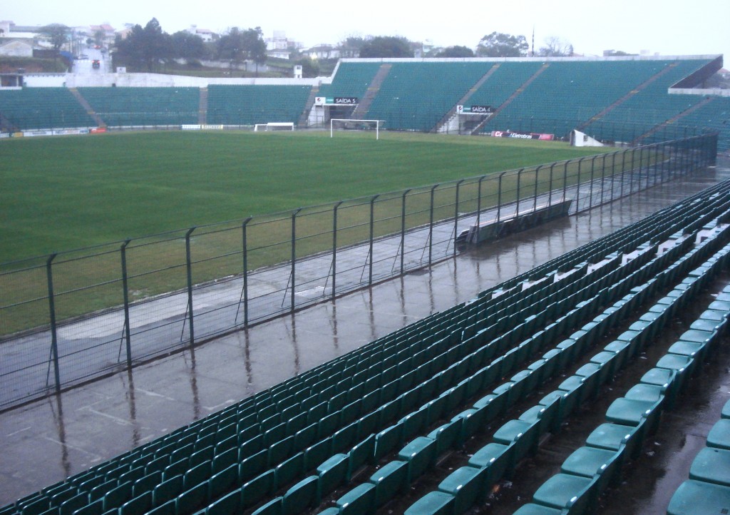 Estadio Don León Kolbovski - Wikipedia