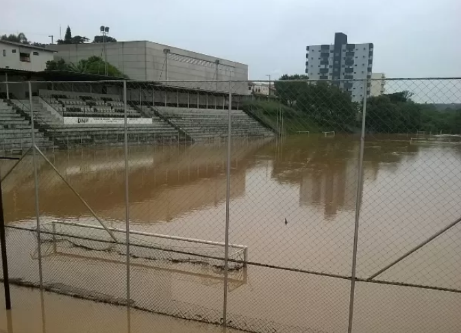 Estádio Comercial Tietê inundado