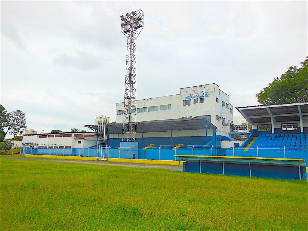 Estádio Municipal Professor Virgílio Antunes de Oliveira - Cruzeiro - SP