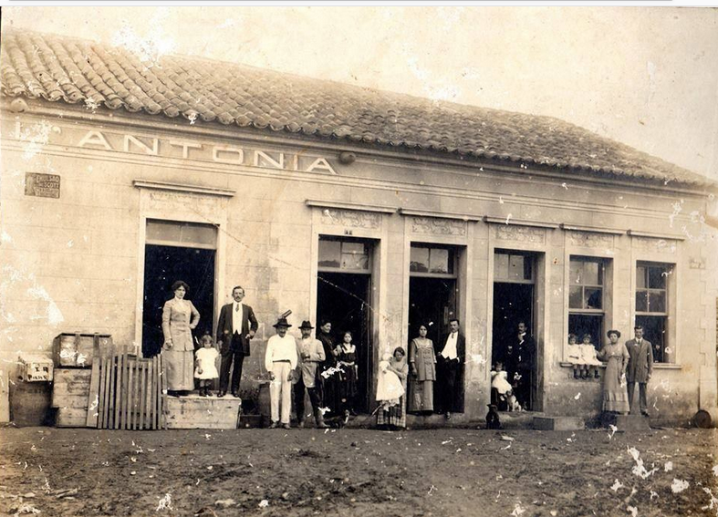 largo do Ipiranguinha, onde ficava a "Venda da Menotta Domenica DellAntonia", mãe de Pedro DellAntonia